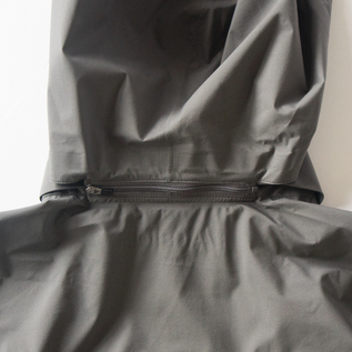 フードは着脱可能(CHARCOAL) フードは着脱可能(CHARCOAL)