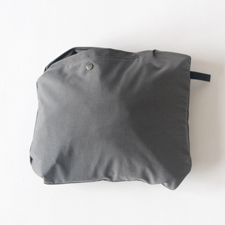 左ポケットを裏返して収納したらコンパクトになります(CHARCOAL) 左ポケットを裏返して収納したらコンパクトになります(CHARCOAL)