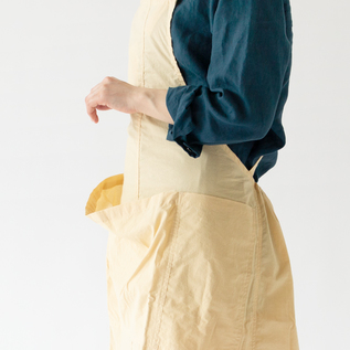 yarmo ヤーモ ビブエプロンドレス 白 yarmo ヤーモ ビブエプロンドレス 白 yarmo ヤーモ ビブエプロン