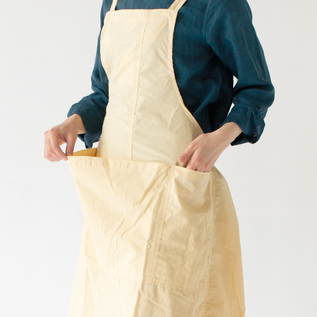 yarmo ヤーモ ビブエプロンドレス 白 ビブ エプロンドレス／Yarmo（ヤーモ）｜愛着を持ってずっと使い