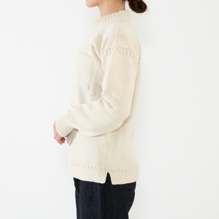 UNISEX クルーネックニット ポケット付き ／GUENSEY WOOLLENS