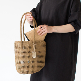 サンバイザー Mita Natural/Midnight／HELEN KAMINSKI（ヘレンカミン