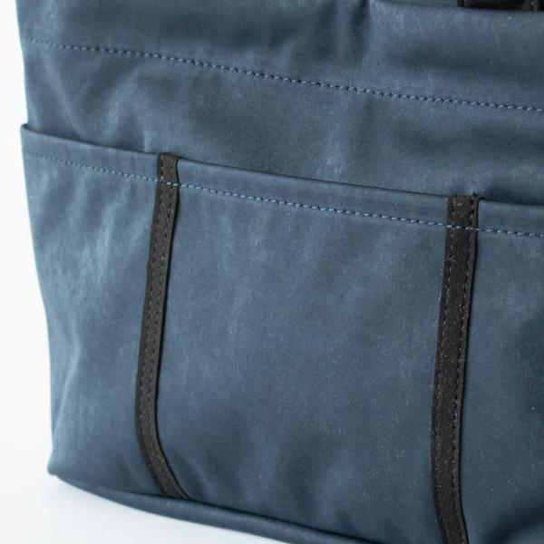 小物整理に便利なポケット付き(NAVY BLUE)