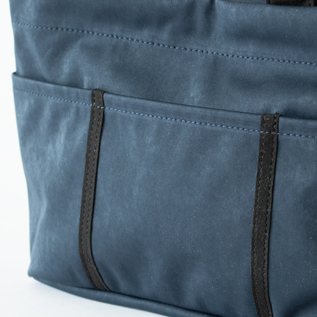 小物整理に便利なポケット付き(NAVY BLUE)