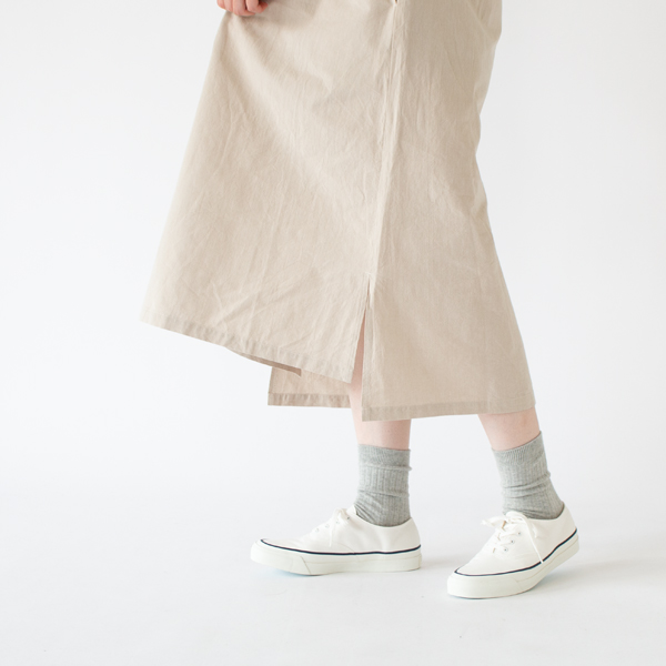 膝がすっぽり隠れるちょっと長めの着丈(BEIGE)