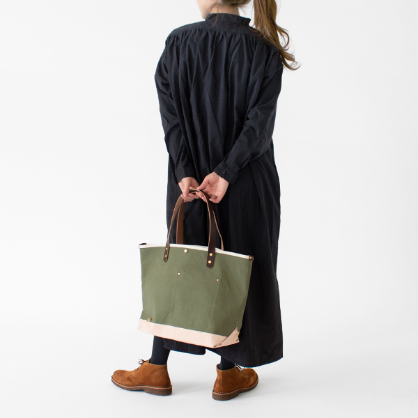 秋冬の装いにも合わせやすいGREISH GREEN x SAKURA(身長162cm) 秋冬の装いにも合わせやすいGREISH GREEN x SAKURA(身長162cm)