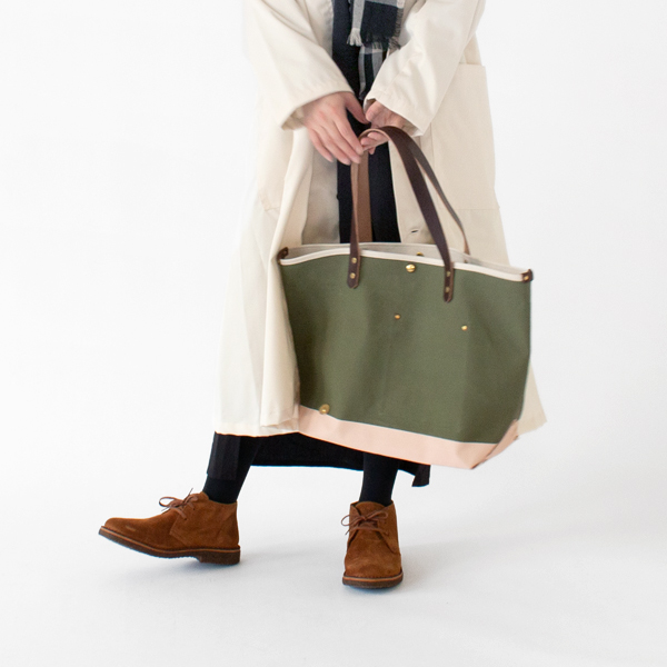 秋冬の装いにも合わせやすいGREISH GREEN x SAKURA(身長162cm) 秋冬の装いにも合わせやすいGREISH GREEN x SAKURA(身長162cm)