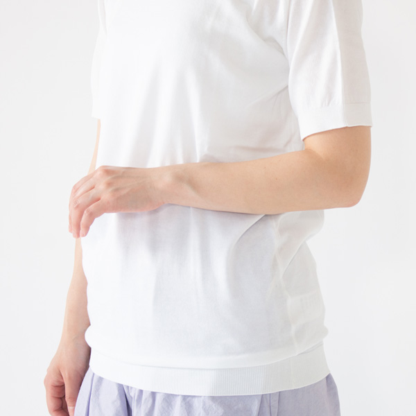 袖口や裾、身頃と袖口の継ぎ目といったパーツも、丁寧に編み上げられているので袖を通すと身体にしっくりと馴染んでくれます。