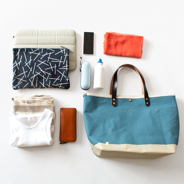 B4サイズも入れられる広々としたバッグ(GREISH BLUE x CELADON) B4サイズも入れられる広々としたバッグ(GREISH BLUE x CELADON)