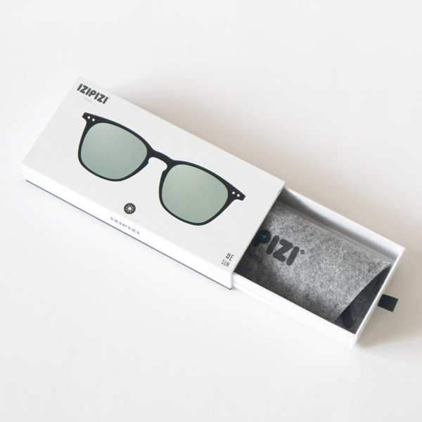 ソフトケースが付いています(BLACK)