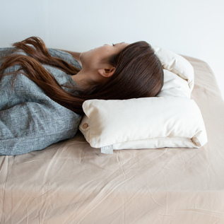 頭を安定させて眠ることができます