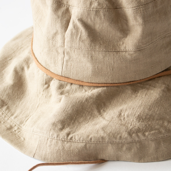 紐がハットのアクセントに(BEIGE) 紐がハットのアクセントに(BEIGE)