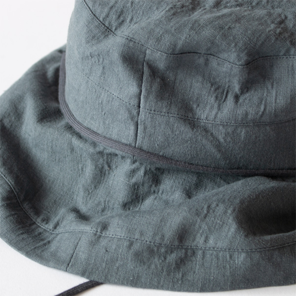 紐がハットのアクセントに(SMOKY BLUE) 紐がハットのアクセントに(SMOKY BLUE)