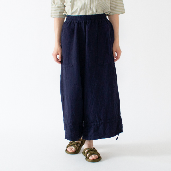 絞らずに穿いたところ(身長:162cm・NAVY) 絞らずに穿いたところ(身長:162cm・NAVY)