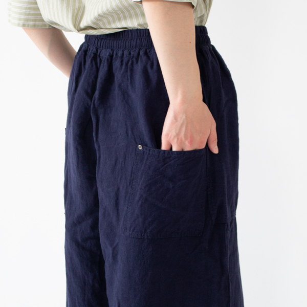 両サイドやや後ろ側にポケット付き(NAVY) 両サイドやや後ろ側にポケット付き(NAVY)