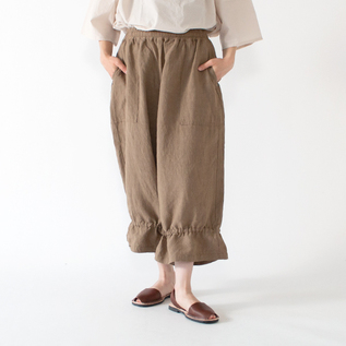 絞って穿いたところ(身長:162cm・OLIVE) 絞って穿いたところ(身長:162cm・OLIVE)