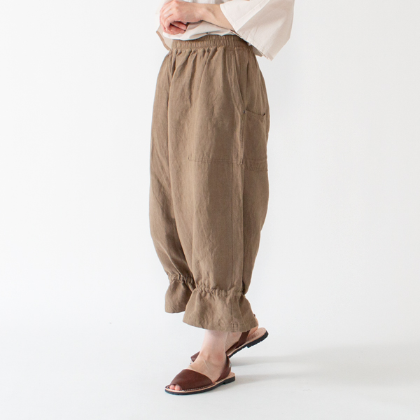 絞って穿いたところ(身長:162cm・OLIVE) 絞って穿いたところ(身長:162cm・OLIVE)