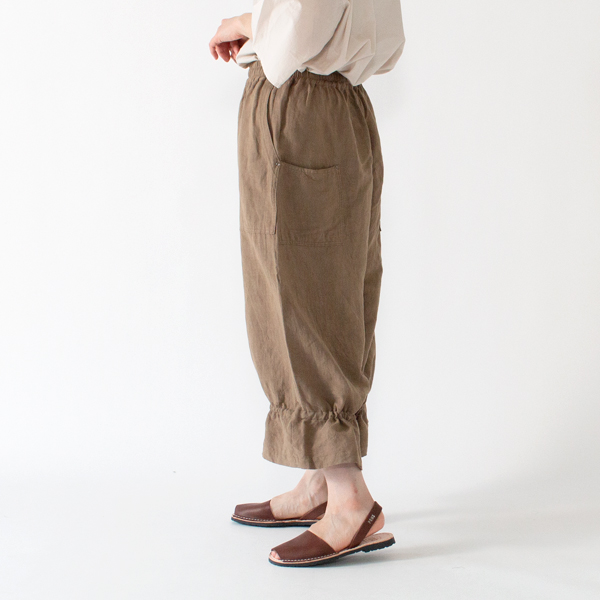 絞って穿いたところ(身長:162cm・OLIVE) 絞って穿いたところ(身長:162cm・OLIVE)