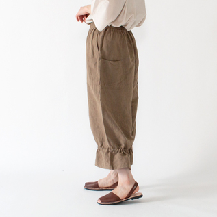 絞って穿いたところ(身長:162cm・OLIVE) 絞って穿いたところ(身長:162cm・OLIVE)