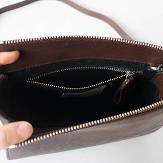 便利なジップ付きポケット(DARK BROWN) 便利なジップ付きポケット(DARK BROWN)