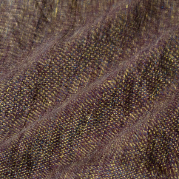 見る角度や、光の当たり方でさまざま表情を見せてくれる特別なお色 見る角度や、光の当たり方でさまざま表情を見せてくれる特別なお色