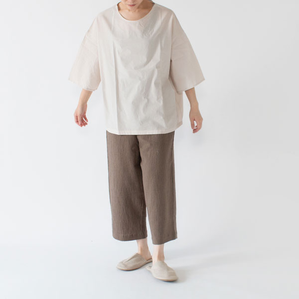 それぞれ単体で着るのもおすすめ。パンツはゆったりとして着心地がいいです(162cm、BEIGE)