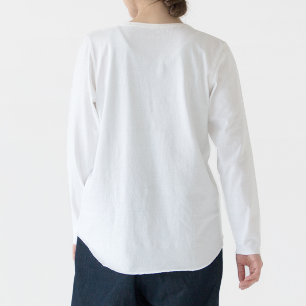 身長:162cm(クルーネック/WHITE(M)) 身長:162cm(クルーネック/WHITE(M))
