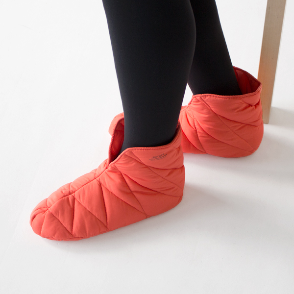 冬のルームシューズにもなります(ORANGE・身長162cm)