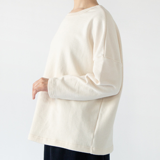 身幅広めのドロップショルダー(KINARI)