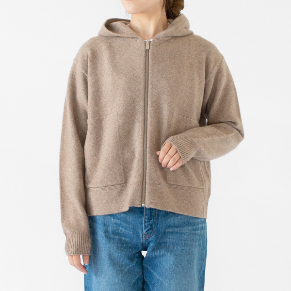 BEIGE・身長162cm BEIGE・身長162cm