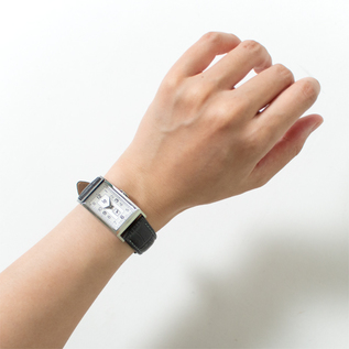 LIP チャーチル　スクエア　ドレスウォッチ リップ フランスのLIP C-18 角型クォーツ腕時計 スクエア レディース