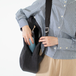 背負ったままで開け閉め可能(DARK GREY) 背負ったままで開け閉め可能(DARK GREY)