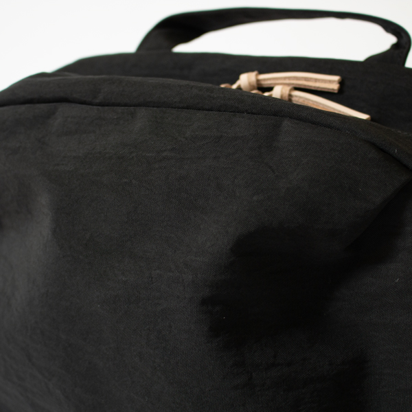 ヌメ革のついた開けやすいファスナー(BLACK)