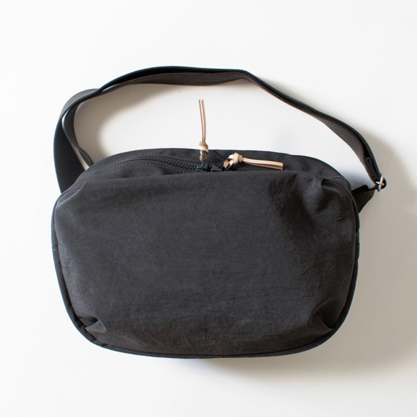 FUKUI SIWAナイロンボディバッグ L(DARK GREY)