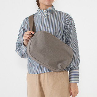 FUKUI SIWAナイロンボディバッグ L／NIZYU KANO（ニジュウカノウ