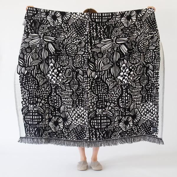 二つ折りにしたところ(身長:162cm・WHITE BLACK) 二つ折りにしたところ(身長:162cm・WHITE BLACK)