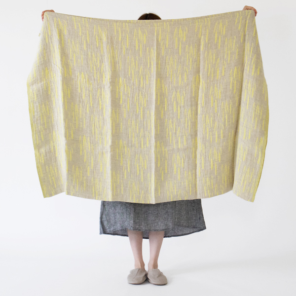 二つ折りにしたところ(身長：162cm・LINEN YELLOW)
