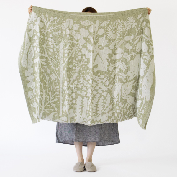 二つ折りでのサイズ(身長：162cm・WHITE OLIVE)