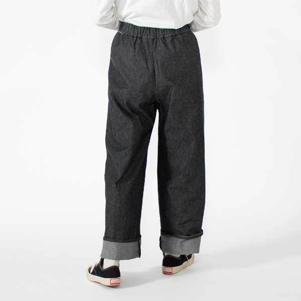 INDIGO・身長162cm（裾をひと折り）
