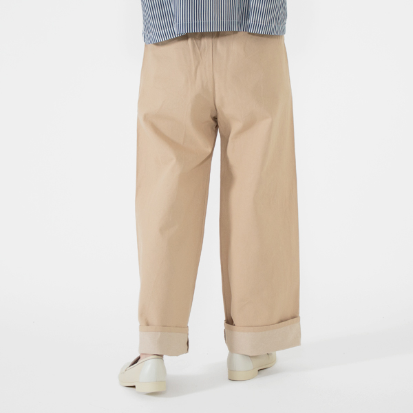 BEIGE・身長162cm（裾をひと折り）