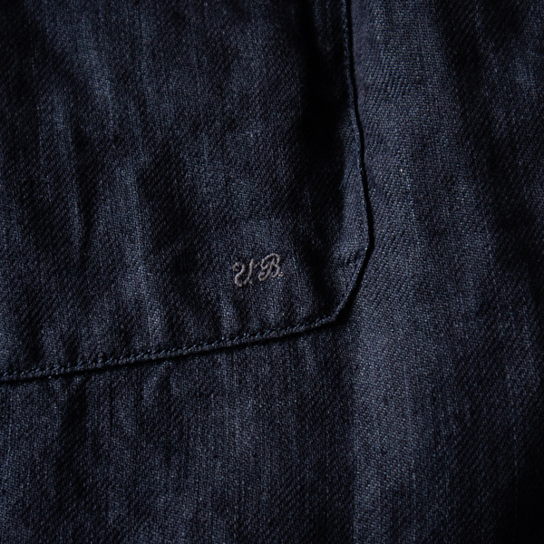 ブランドの刺繍がさりげなく入っています(NAVY)