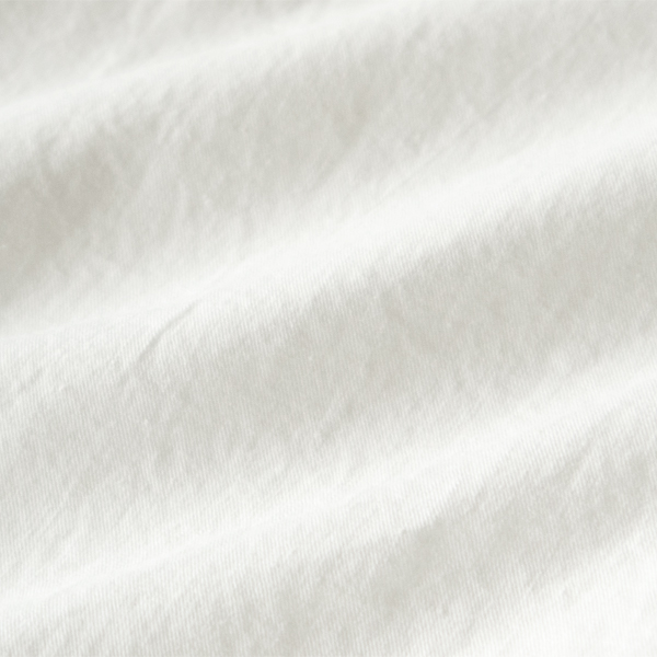 洗いざらしのようなシワ感がある、しなやかでソフトな生地(WHT)
