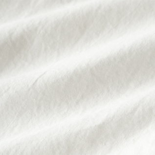 洗いざらしのようなシワ感がある、しなやかでソフトな生地(WHT)