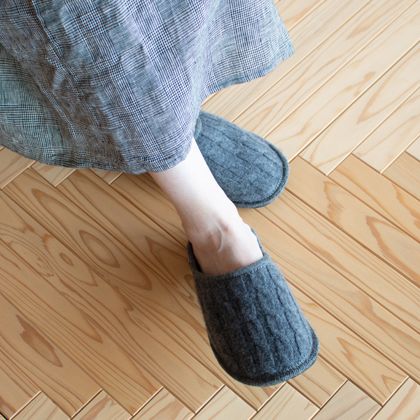 冷えた足を心地よく包み込みます(TRECCIA GRIGIO)