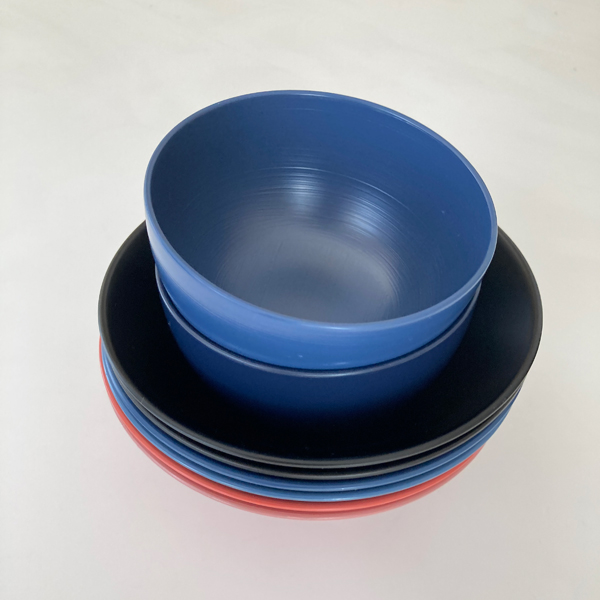 薄くてスタッキングしやすい