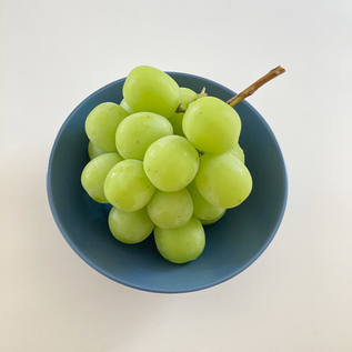 落ち着いた色がのせるものを引き立てます 落ち着いた色がのせるものを引き立てます