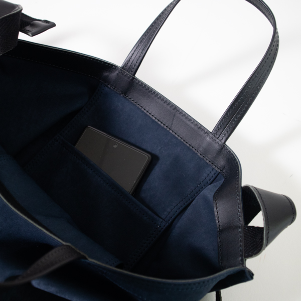 吊り下げポケットが付いています(NAVY BLUE)