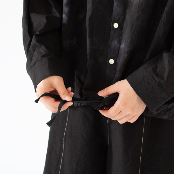 裾は紐で調節できます(別注 近江晒/ムラ染めブラック) 裾は紐で調節できます(別注 近江晒/ムラ染めブラック)