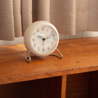 ARNE JACOBSEN LK Table Clock／ROSENDAHL（ローゼンダール）｜愛着を