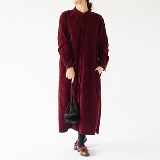 細畝のコーデュロイで仕立てた、ロングシャツワンピース(BORDEAUX・身長162cm) 細畝のコーデュロイで仕立てた、ロングシャツワンピース(BORDEAUX・身長162cm)
